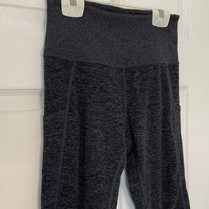 Kirkland high rise Capri leggings M